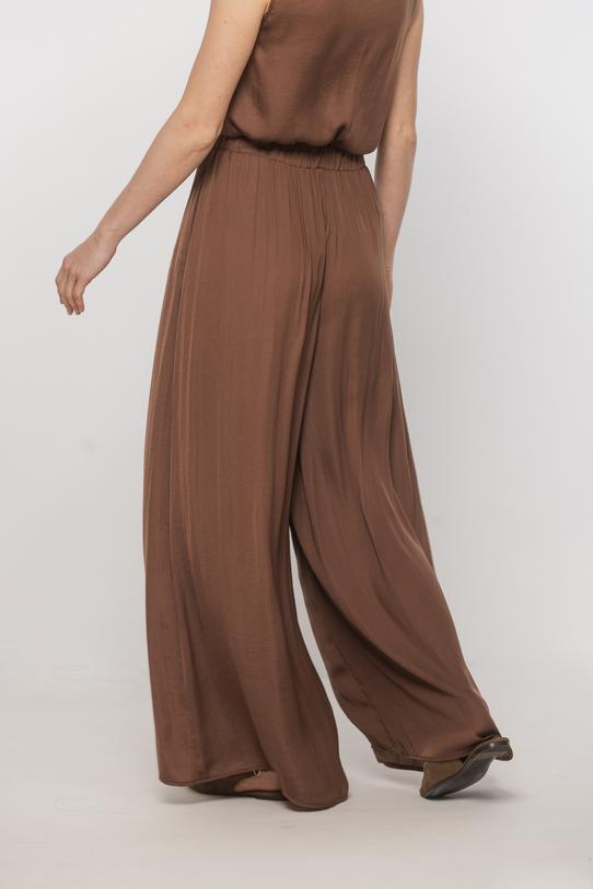 Brązowe lekkie spodnie o satynowym połysku - 3
