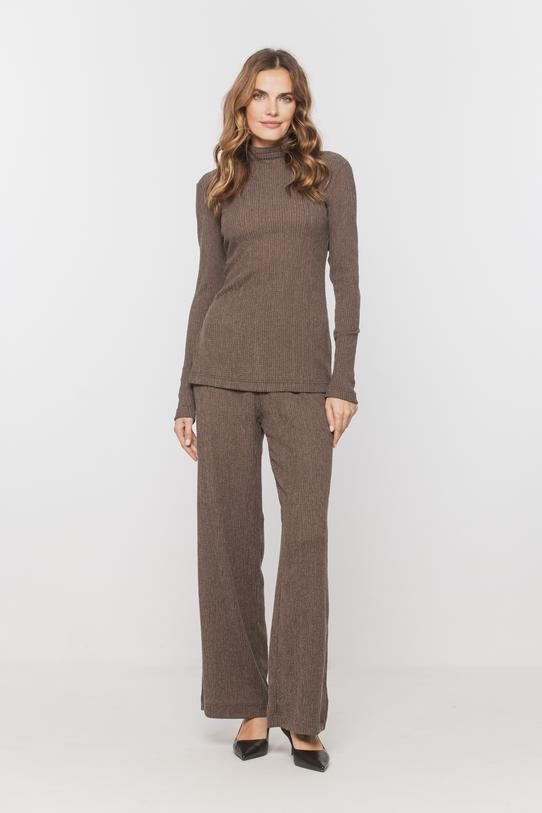 Wizualizacja Brązowe luźne spodnie z fakturowanej dzianiny