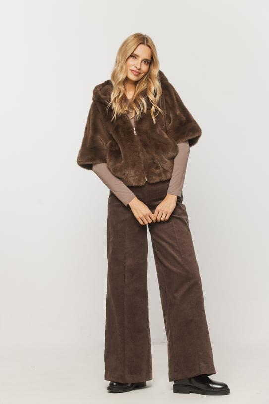 Wizualizacja Brązowe miękkie futerko do pasa z rękawem 3/4