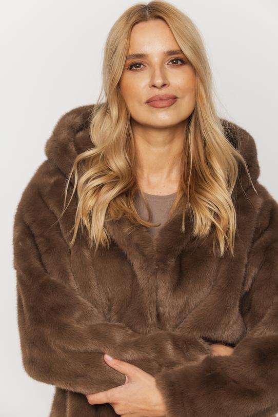Brązowe stylowe futerko z praktycznym kapturem - 5