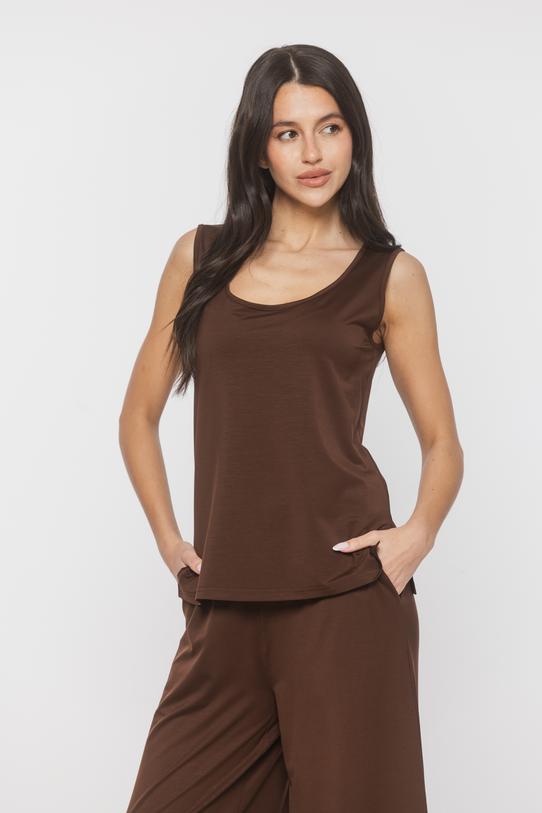 Brązowy dzianinowy top z dekoltem - 2