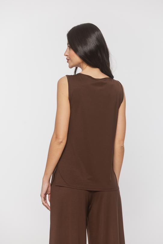 Brązowy dzianinowy top z dekoltem - 3