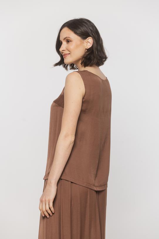 Brązowy luźny top o satynowym połysku - 2