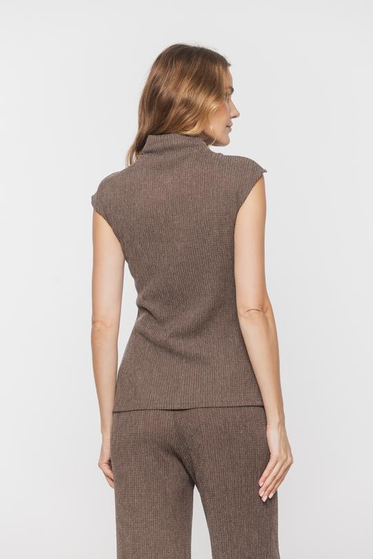 Brązowy półgolf bez rękawa z fakturowanej dzianiny - 3