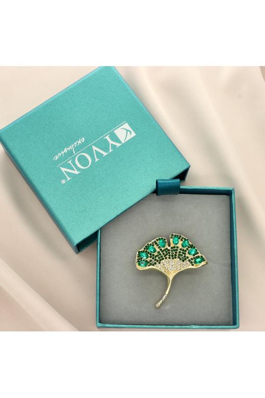 A gold brooch in the shape of a ginkgo leaf with green cubic zirconia stones - 2