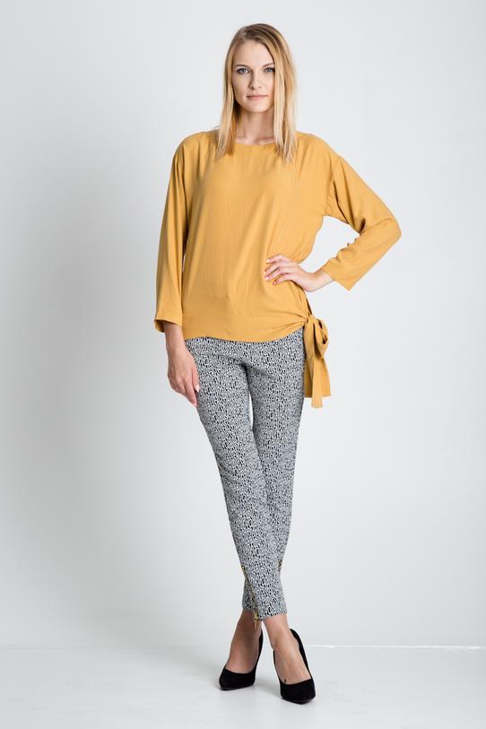 Wizualizacja Musztardowa bluzka z długim rękawem i szarfą