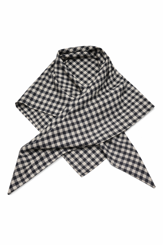 Wizualizacja Trójkątna wełniana chusta w czarno-szarą kratkę