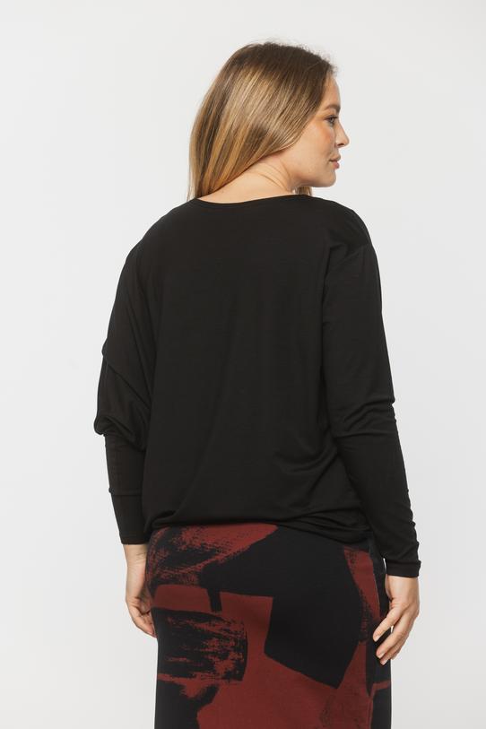 Czarna asymetryczna bluzka z miękkiej dzianiny - 3