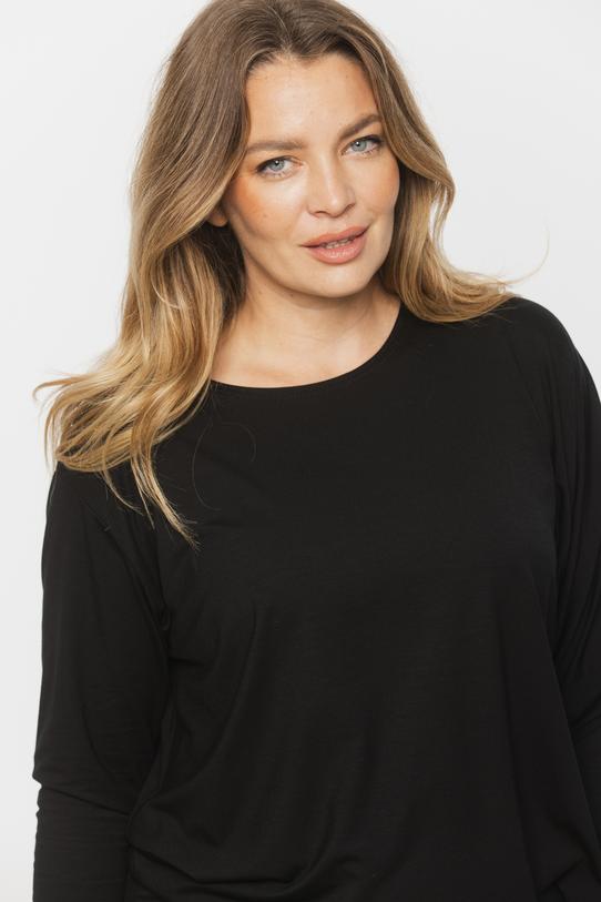 Czarna asymetryczna bluzka z miękkiej dzianiny - 4