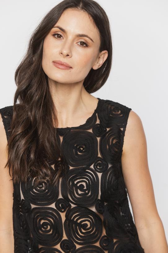 Czarna bluzka z siatki z efektowym naszyciem - 4