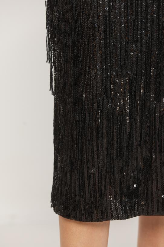 Czarna błyszcząca sukienka glamour z cekinowym wykończeniem - 6