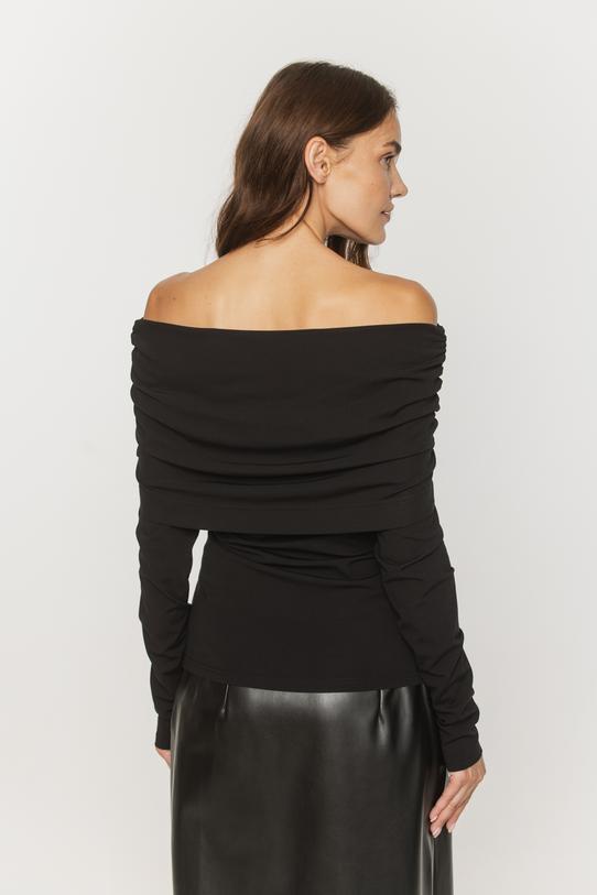 Czarna dzianinowa bluzka odsłaniająca ramiona - 5