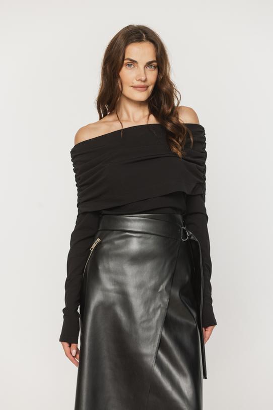 Czarna dzianinowa bluzka odsłaniająca ramiona - 6