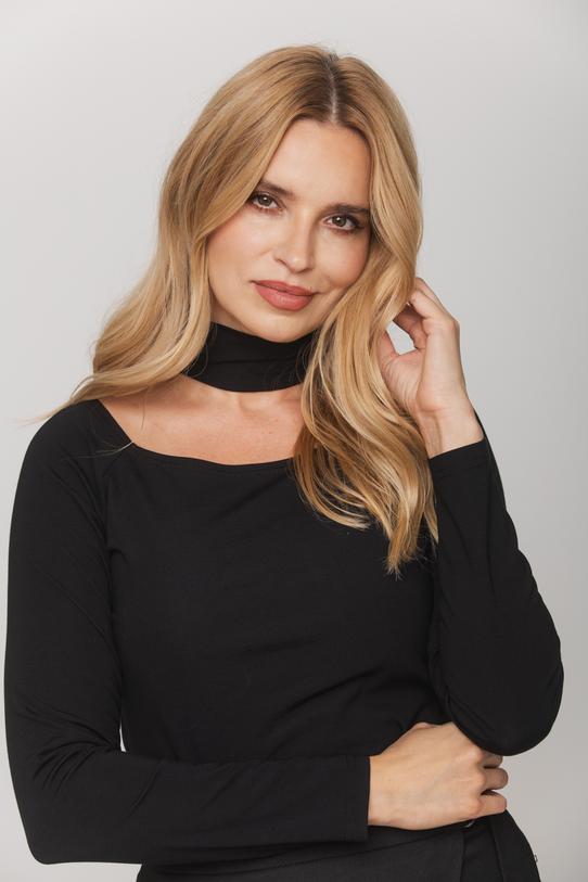 Czarna dzianinowa bluzka z chokerem - 5