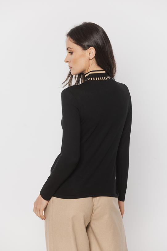 Czarna dzianinowa bluzka z wzorzystym golfem - 3