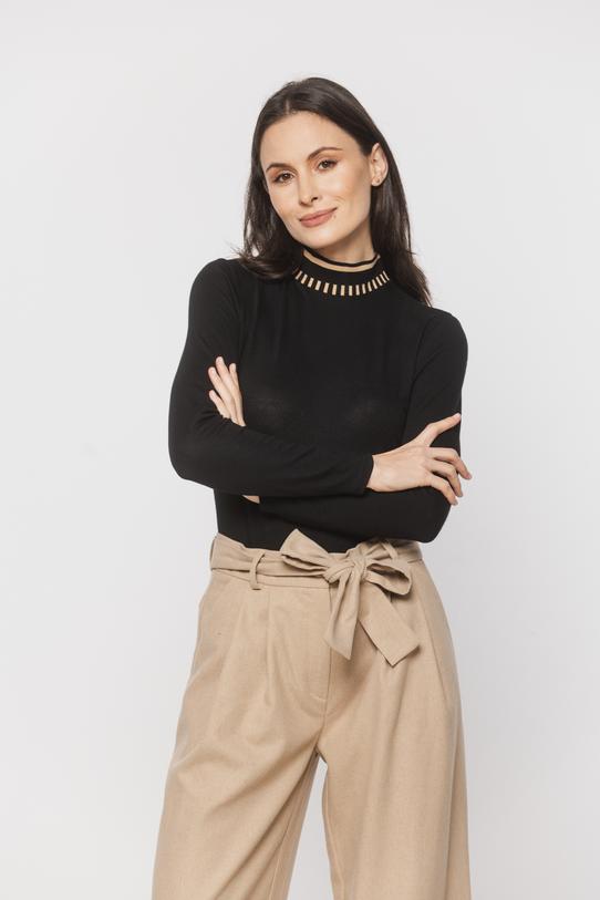 Czarna dzianinowa bluzka z wzorzystym golfem - 2