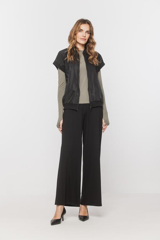 Wizualizacja Czarna kamizelka z tkaniny o kroju bomberki