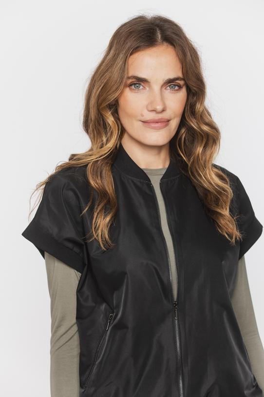 Czarna kamizelka z tkaniny o kroju bomberki - 5