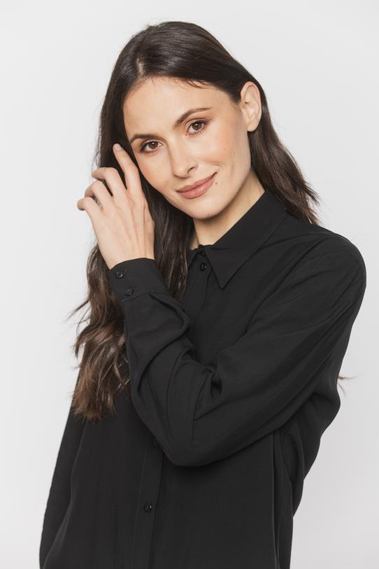 Czarna klasyczna koszula damska o prostym fasonie - 4