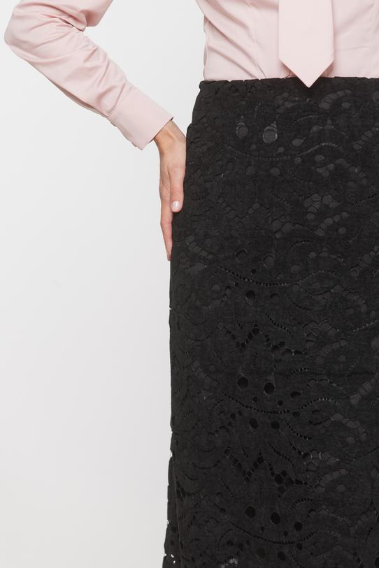 Czarna koronkowa spódnica o wyrazistej strukturze - 4