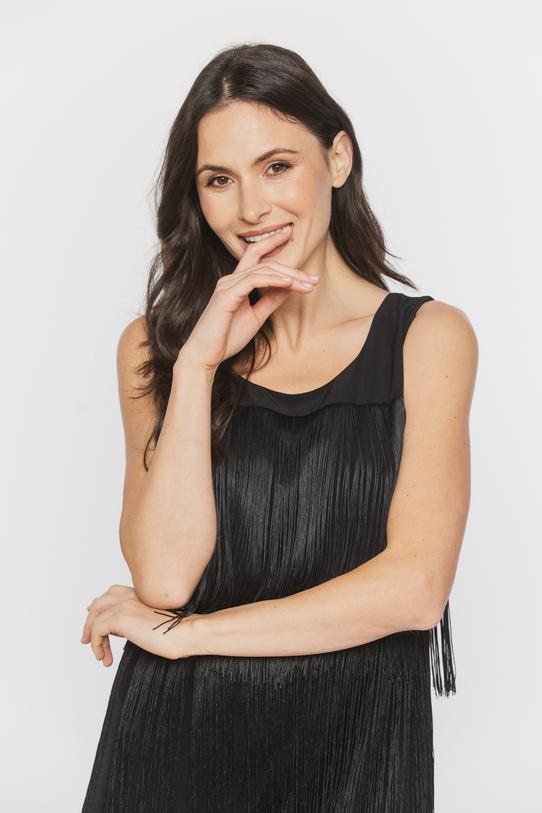 Czarna krótka sukienka z efektownymi frędzlami - 4