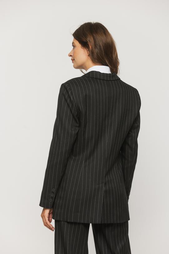 Czarna marynarka w prążek o ponadczasowym fasonie - 3