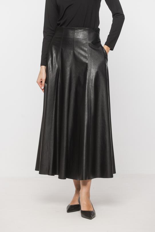 Czarna rozkloszowana spódnica z ekoskóry - 2
