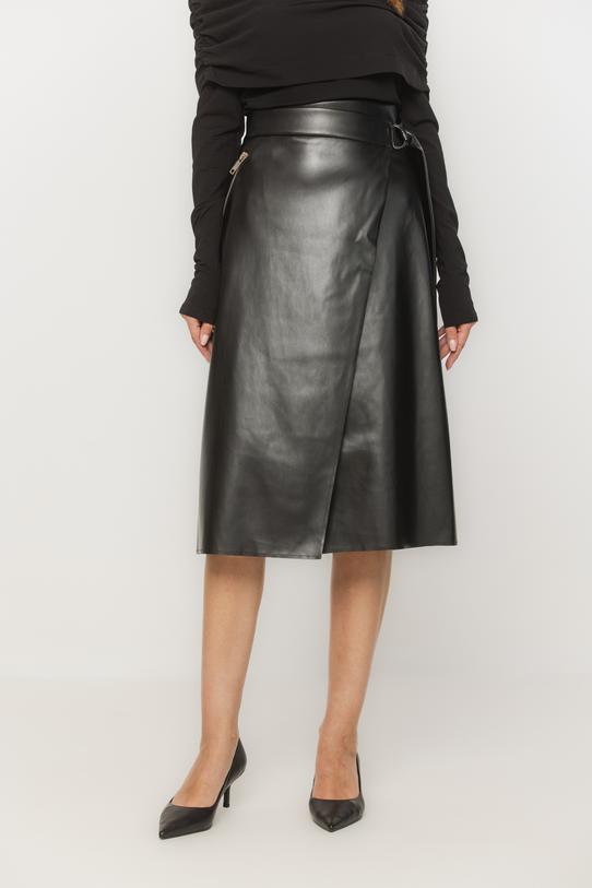 Czarna spódnica z eko skóry z efektownym kopertowym przodem - 2