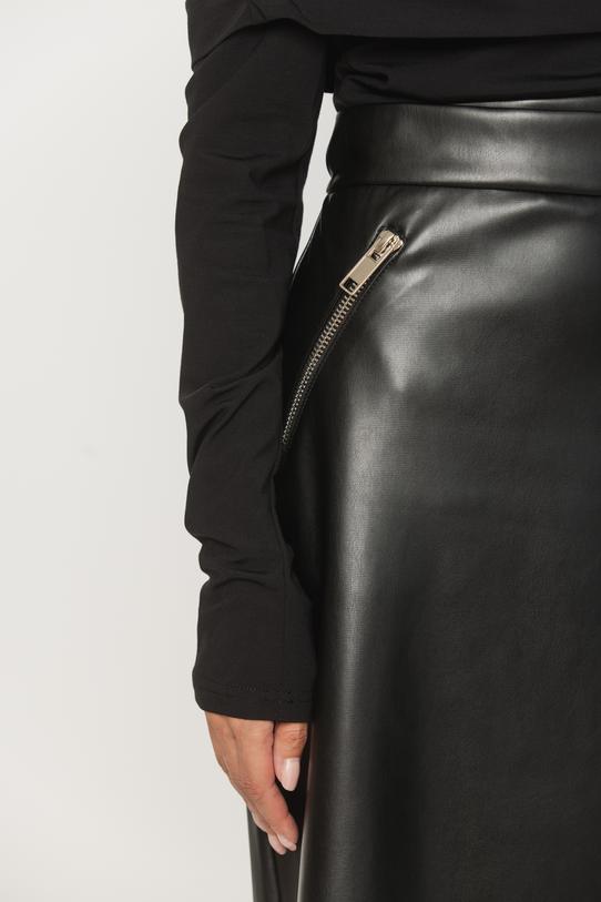 Czarna spódnica z eko skóry z efektownym kopertowym przodem - 5
