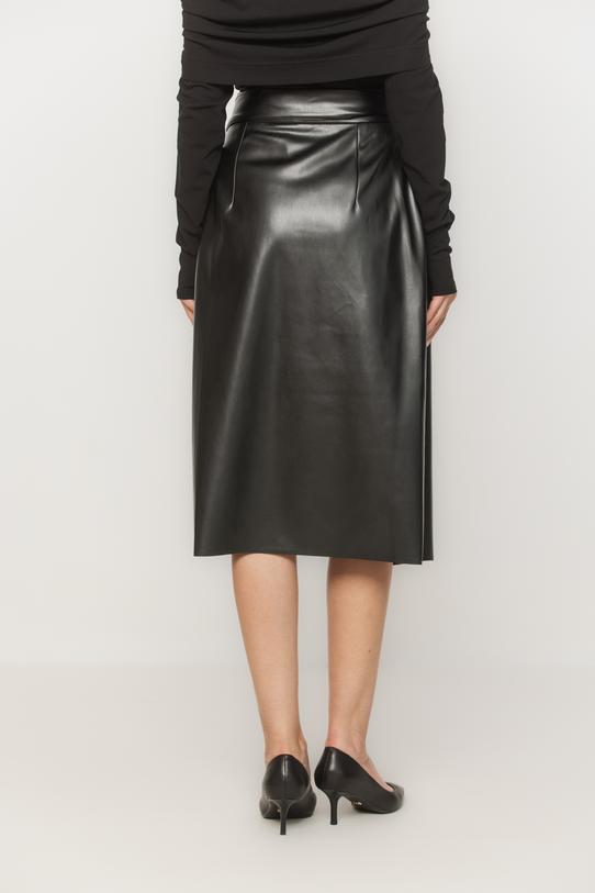 Czarna spódnica z eko skóry z efektownym kopertowym przodem - 3