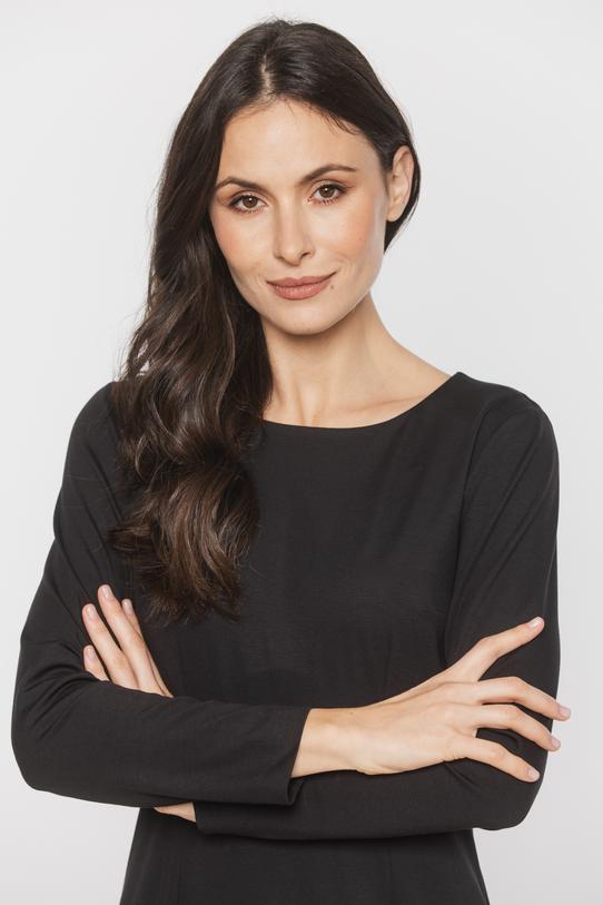 Czarna sukienka z dzianiny w klasycznym wydaniu - 4