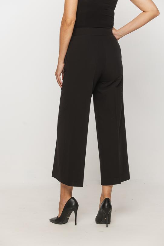 Czarne kuloty w kant w ponadczasowym eleganckim stylu - 4