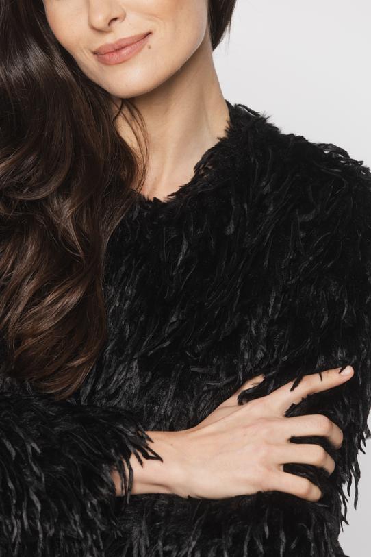 Czarne wyjściowe futerko z efektownymi frędzlami - 6