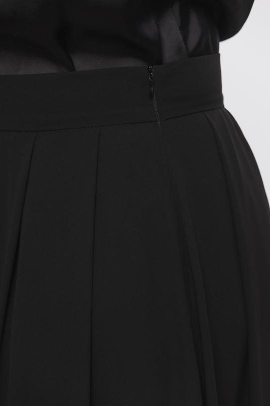 Czarne zwiewne spodnie palazzo w eleganckim stylu - 4