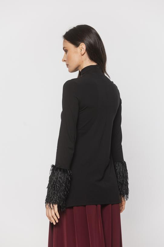 Czarny dzianinowy półgolf z futerkiem przy rękawach - 2