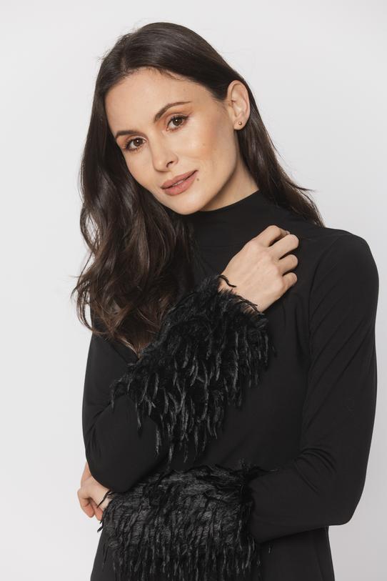 Czarny dzianinowy półgolf z futerkiem przy rękawach - 3