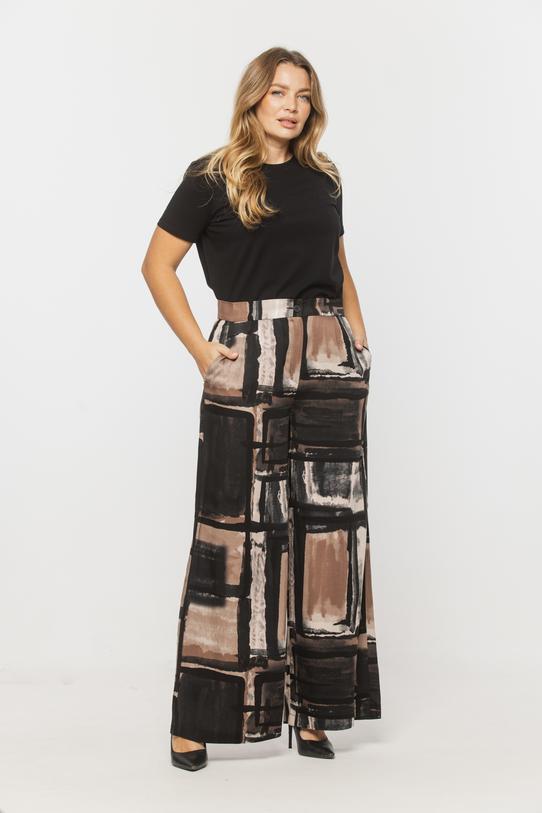 Wizualizacja Czarny t-shirt z subtelnym haftem logo BC