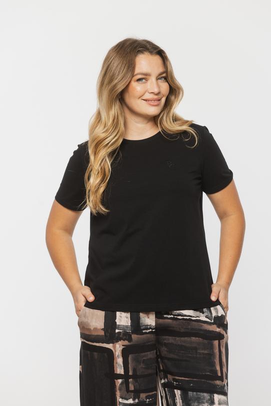 Czarny t-shirt z subtelnym haftem logo BC - 3