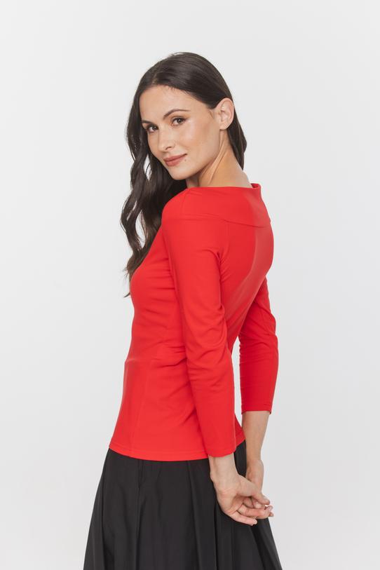 Czerwona elastyczna bluzka z dekoltem łódka - 3