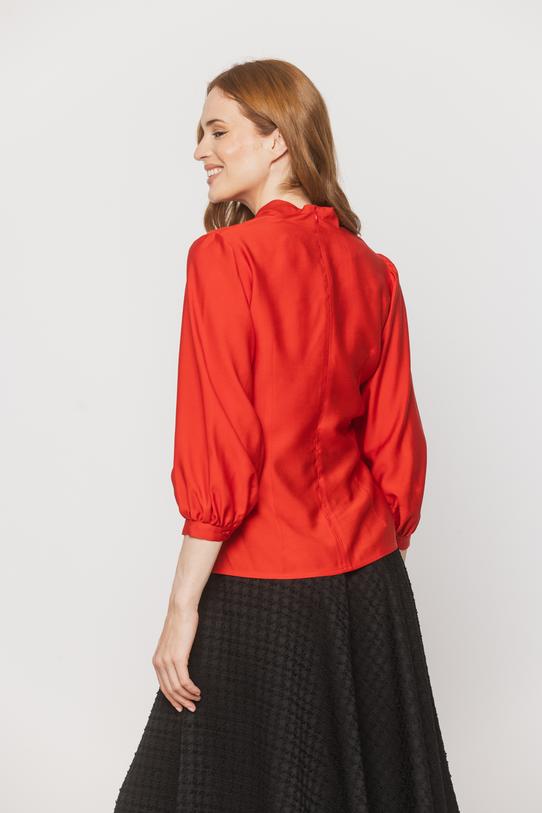 Czerwona elegancka bluzka ze stójką i bufiastym rękawem - 2