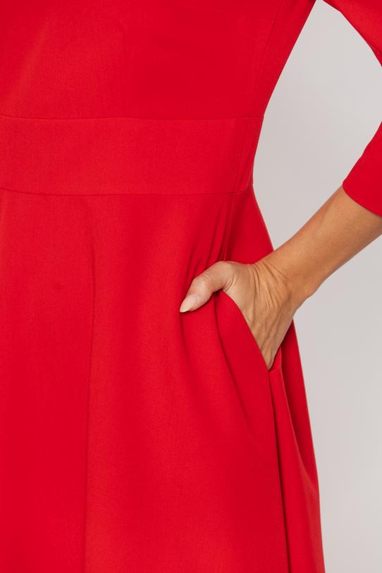 Czerwona gładka sukienka za kolano o rozkloszowanym kroju - 4