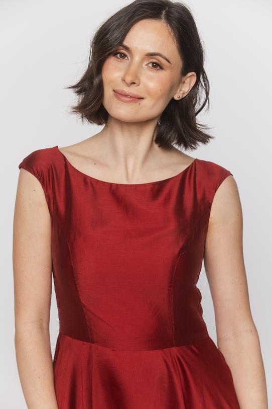 Czerwona zwiewna sukienka midi z kieszeniami - 4