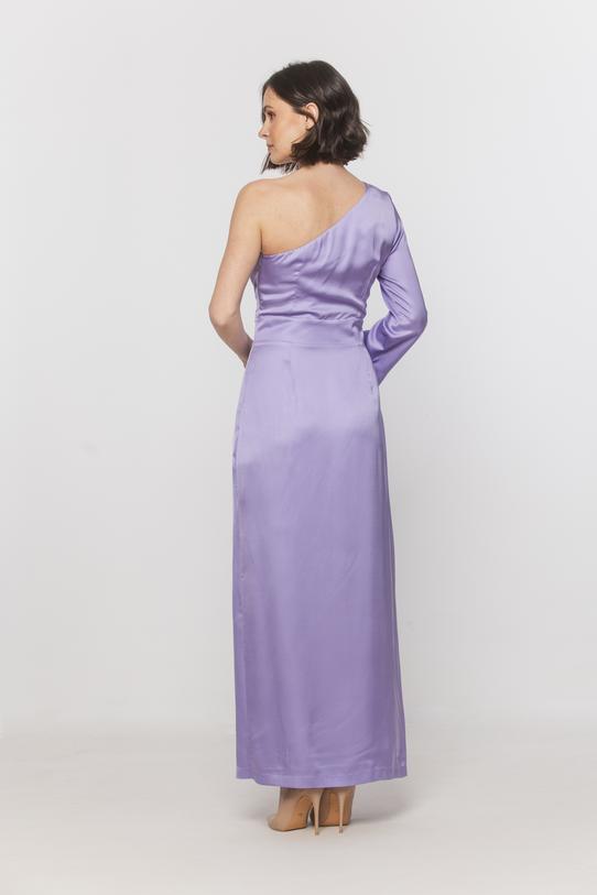 Długa satynowa sukienka z odkrytym ramieniem - 3