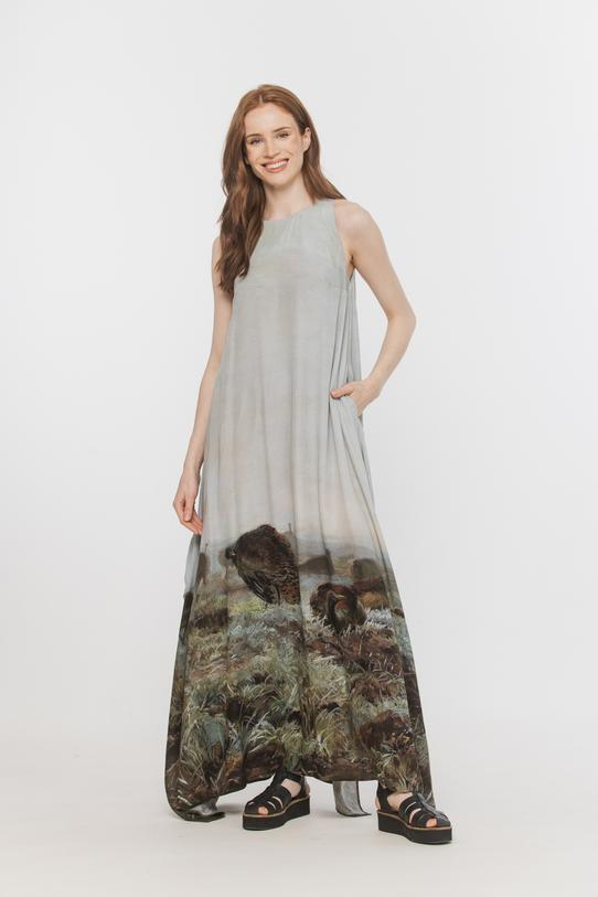 common:product-alt-prefix A long, sleeveless dress in muted colours