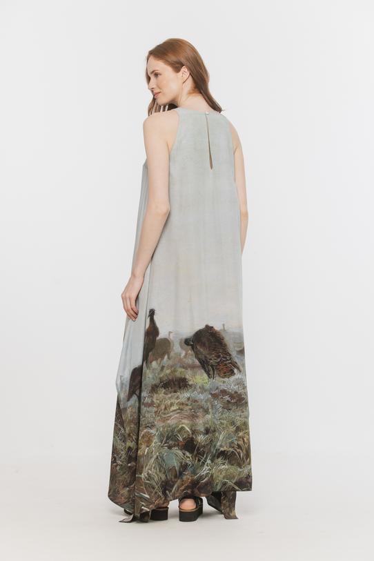 A long, sleeveless dress in muted colours - 3