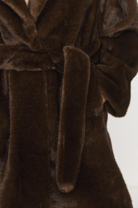 Długie syntetyczne futro z klasycznym kołnierzem i haftkami - 6