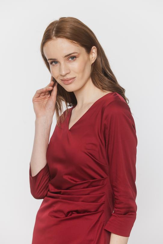 Dopasowana burgundowa sukienka z dekoltem w serek - 4