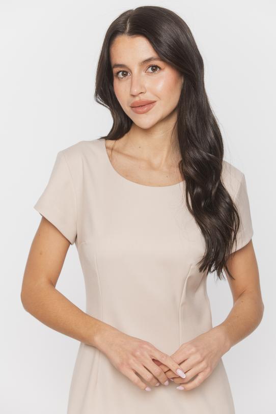 Dopasowana klasyczna beżowa sukienka z krótkim rękawkiem - 4