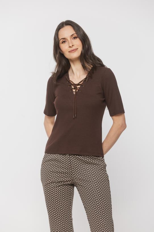 Dzianinowa bluzka w brązowym odcieniu ze sznurowaniem - 2