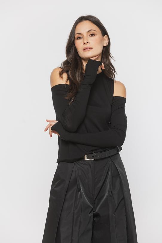 Dzianinowa czarna bluzka z odkrytymi ramionami - 2